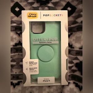 iPhone 11 Otter box with pop socket
